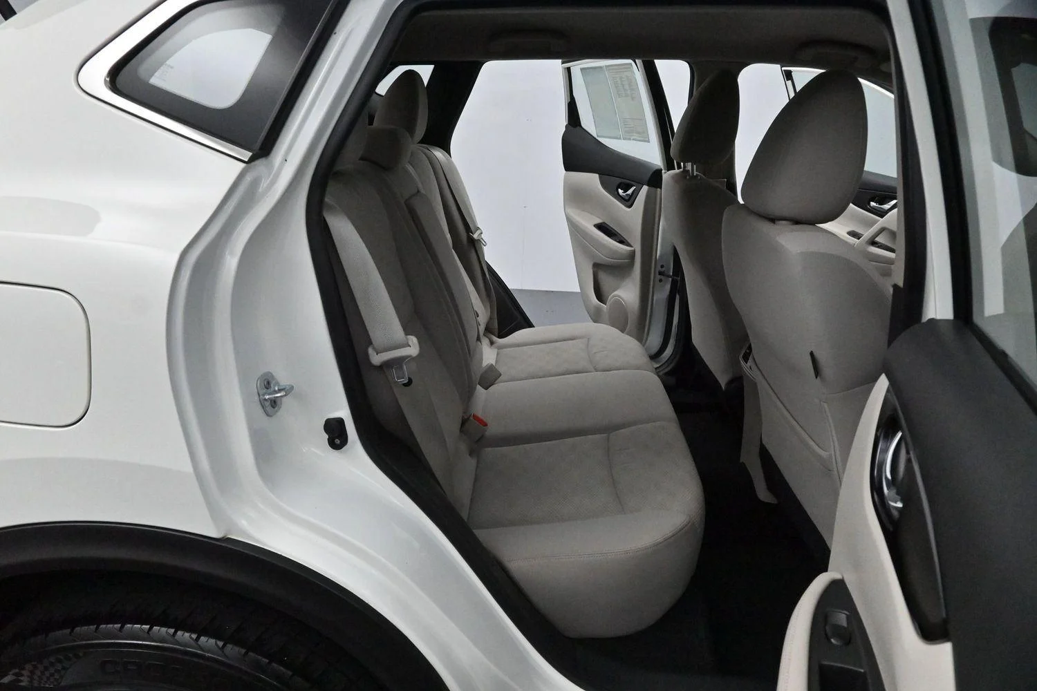 Used 2017 Glacier White Nissan SV image 29
