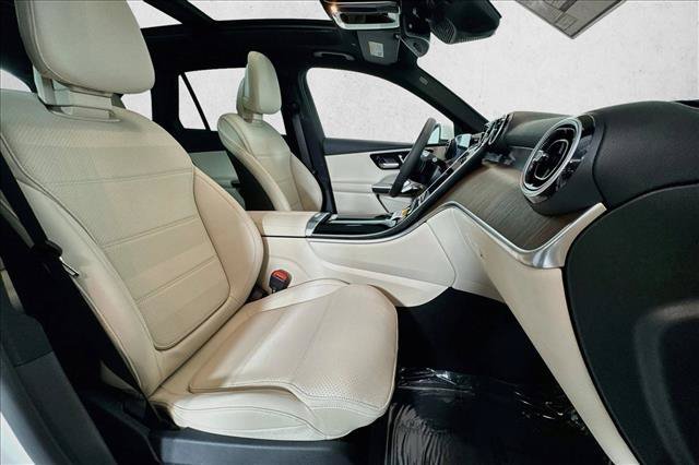 New 2026 Polar White Mercedes-Benz GLC 300 image 56
