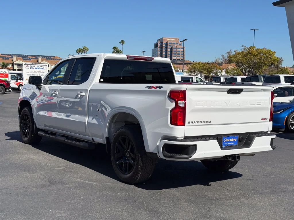 Used 2026 Summit White Chevrolet RST image 9