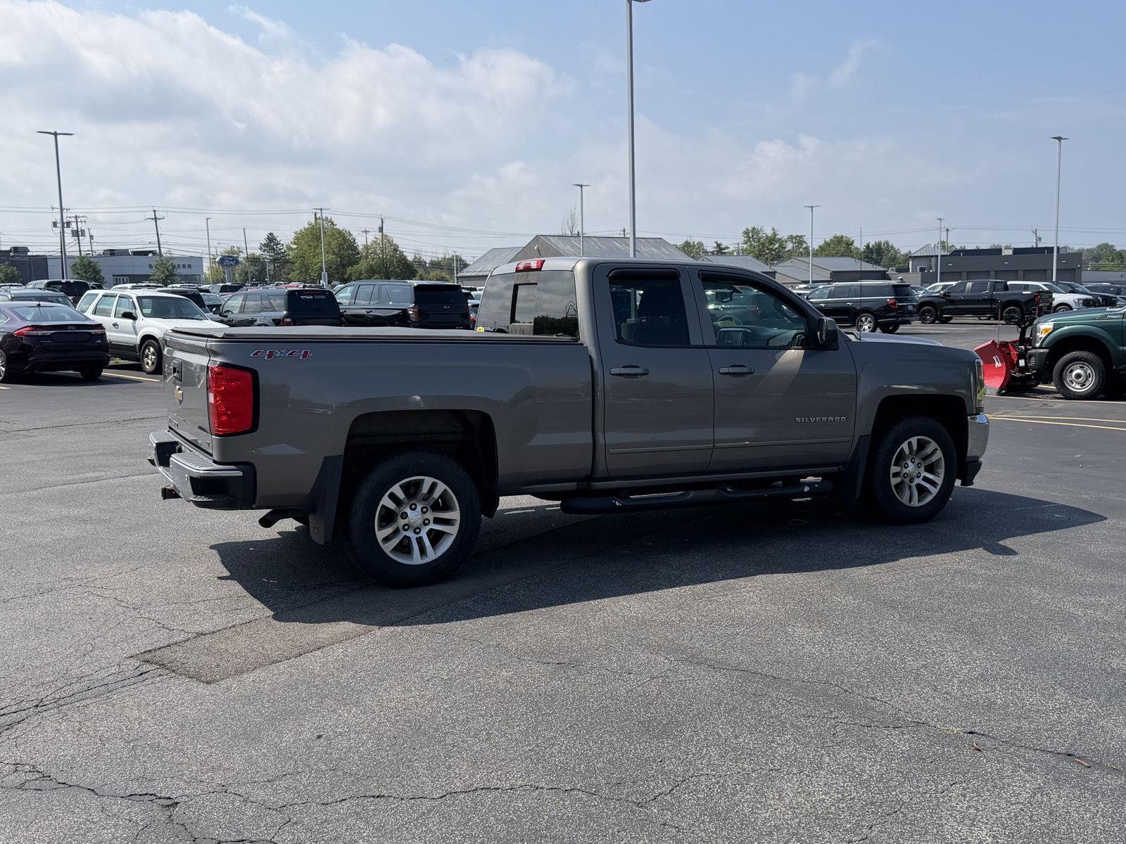 Used 2017  Chevrolet LT image 4