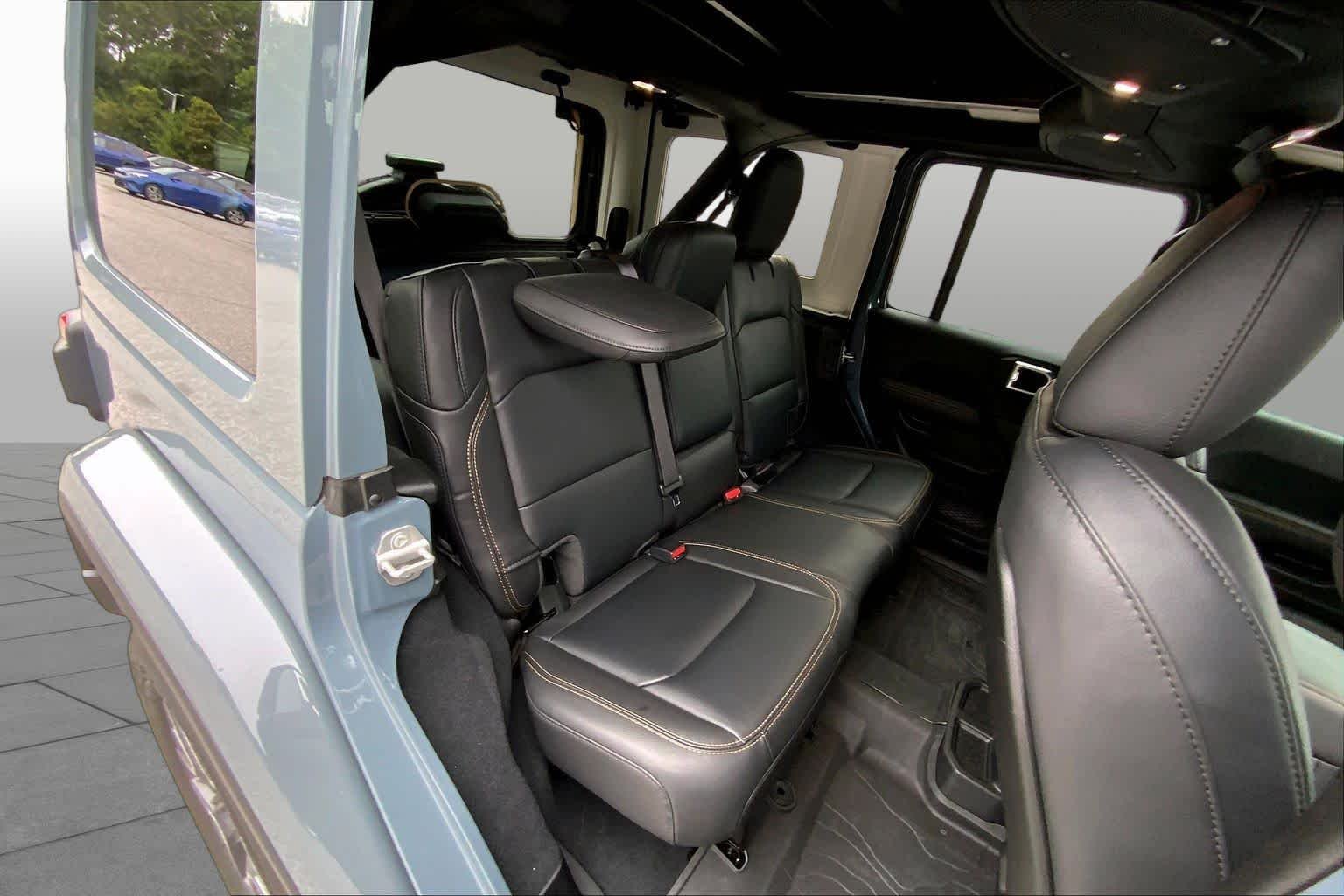 Used 2024 Anvil Clear Coat Jeep Sahara image 19
