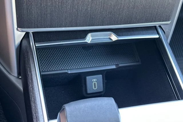 New 2026 Fuji White Land Rover SE image 20