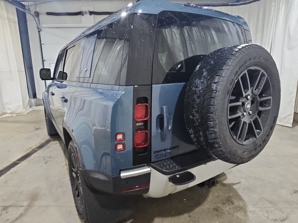 Used 2024 Blue Land Rover S image 4