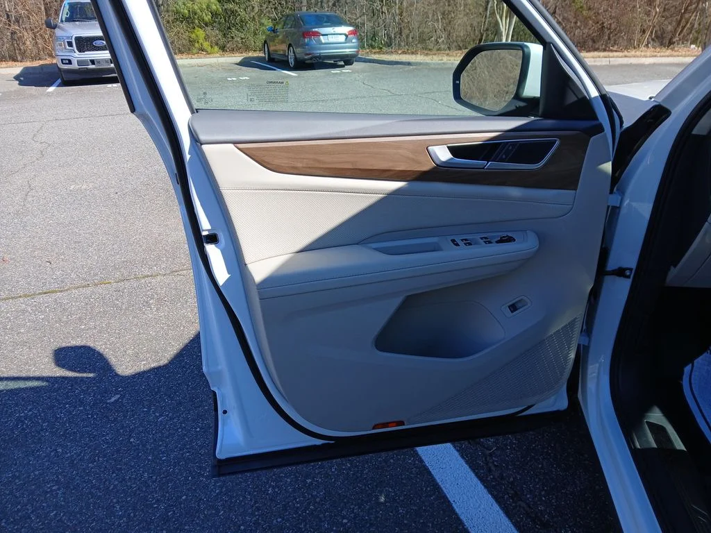 New 2026 White Volkswagen SE w/Technology image 10