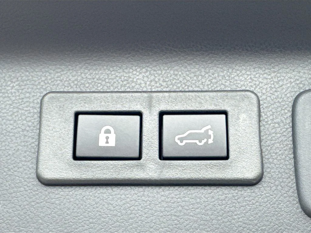 New 2026 White Subaru Premium image 33
