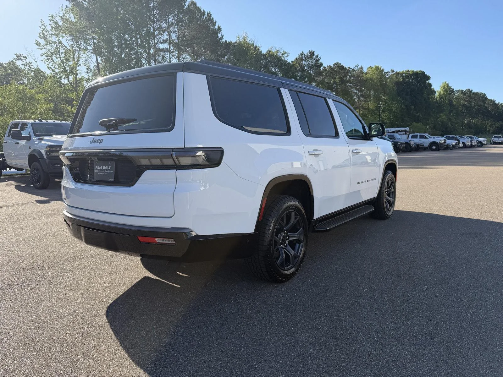 New 2026 Bright White Clear-Coat Exterior Paint Jeep Upland image 6