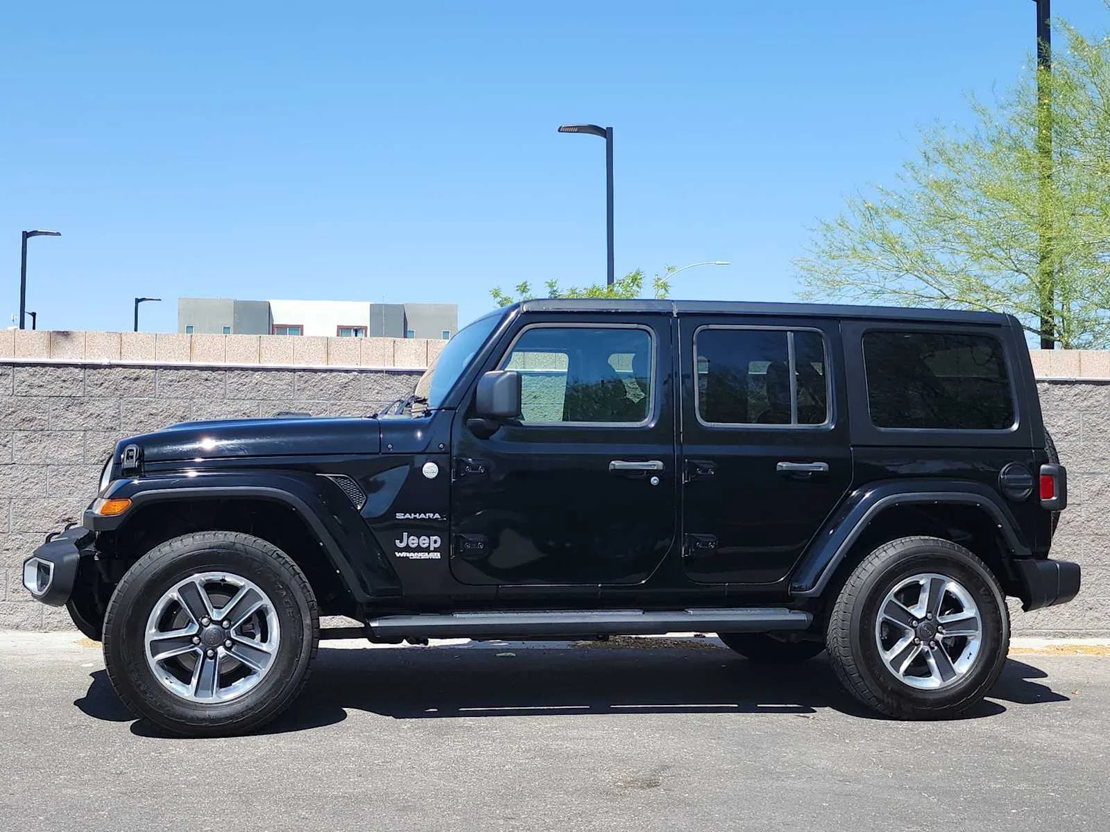 Used 2022 Black Clearcoat Jeep Unlimited Sahara image 5