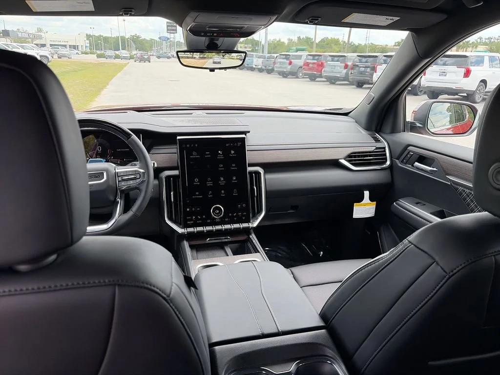 2026 GMC Acadia Denali - Photo 26
