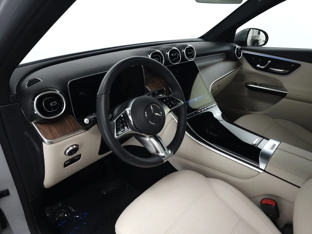 Certified Used 2026  Mercedes-Benz GLC 300 image 8