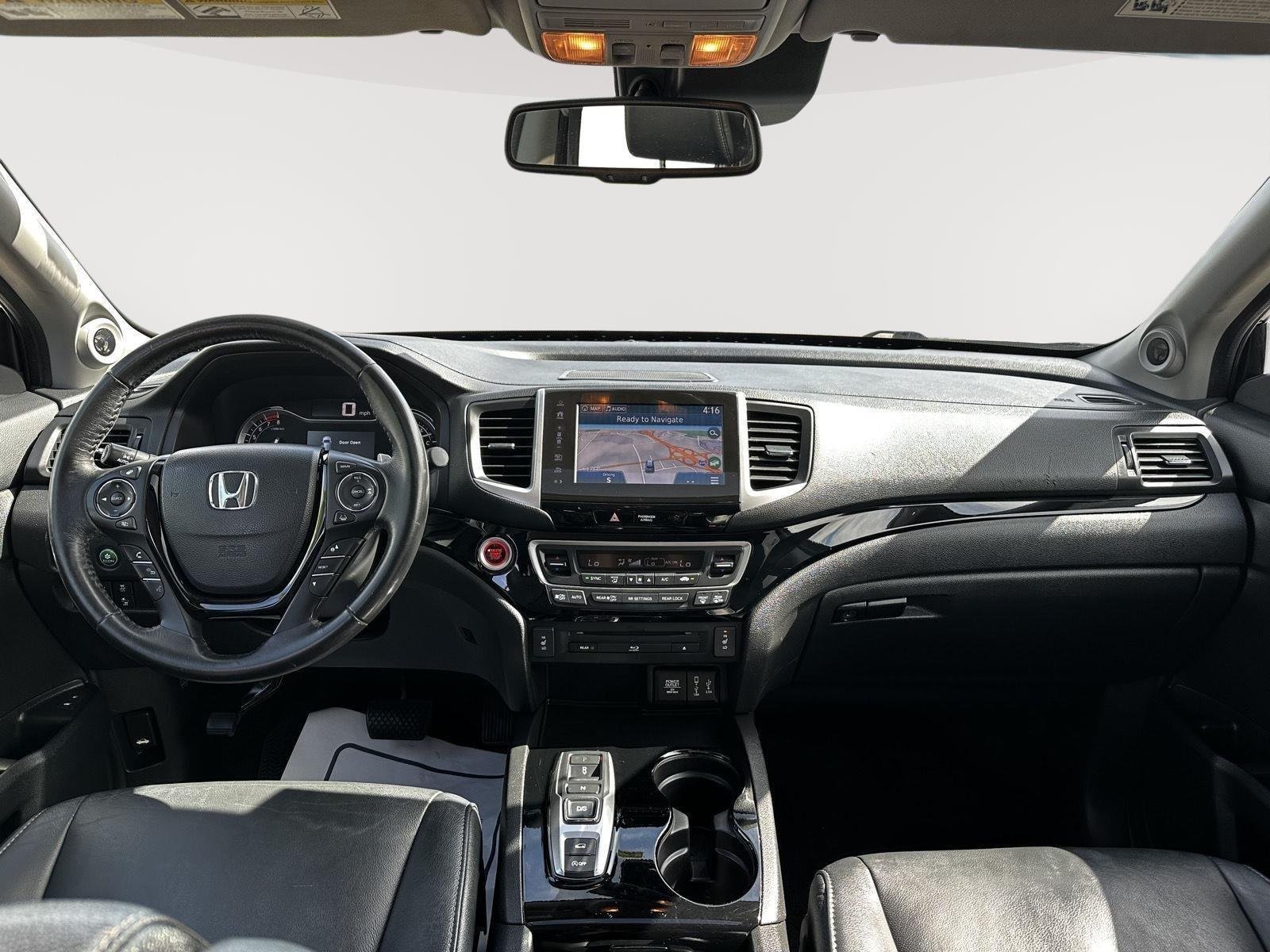 Used 2017 Crystal Black Pearl Honda Touring image 31