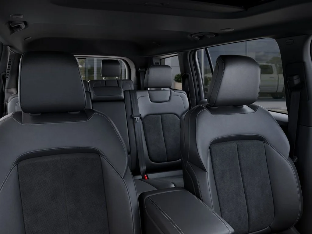 New 2026 Bright White Clear-Coat Exterior Paint Jeep Altitude image 26