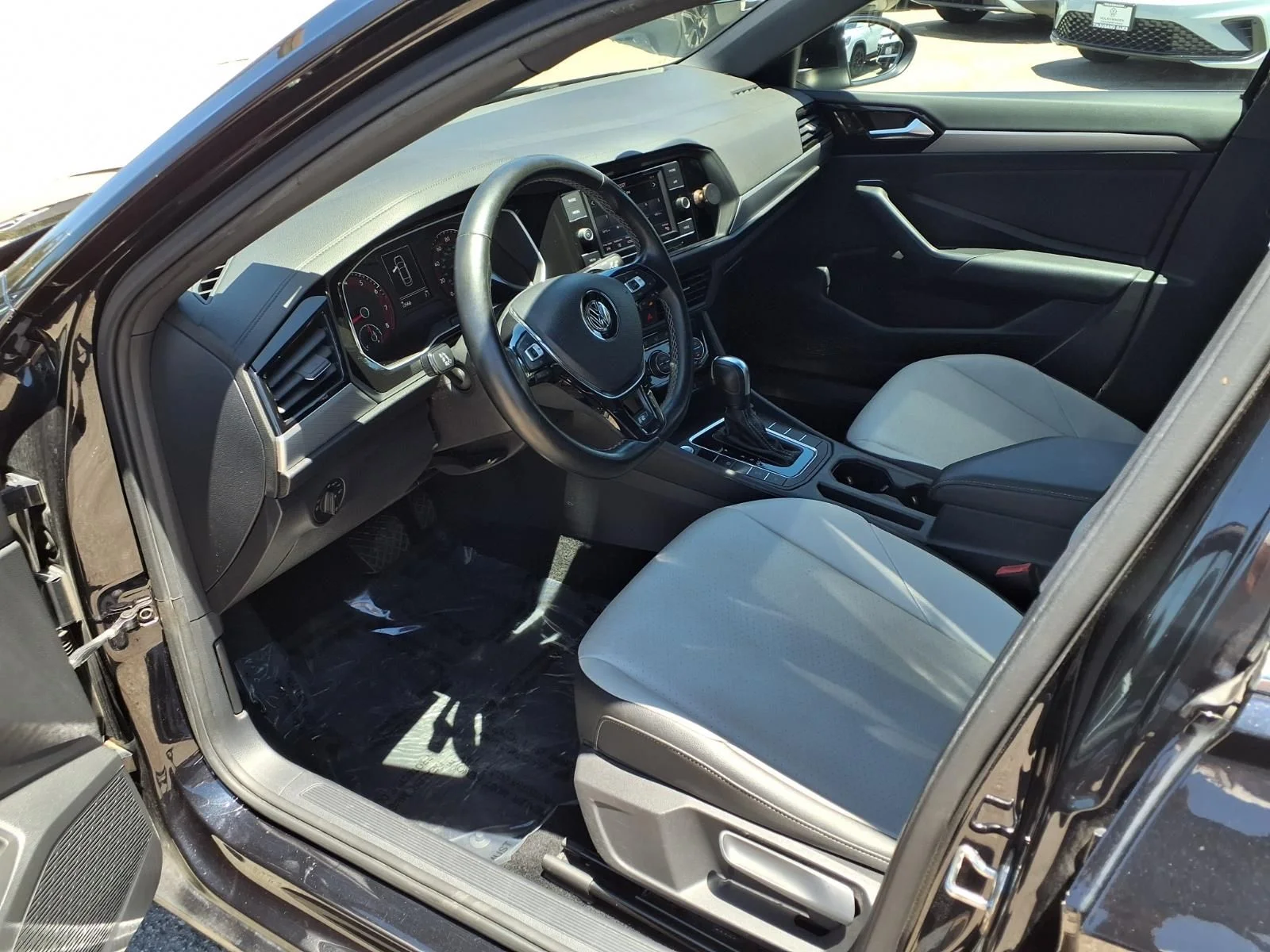 Used 2020 Black Volkswagen R-Line image 17