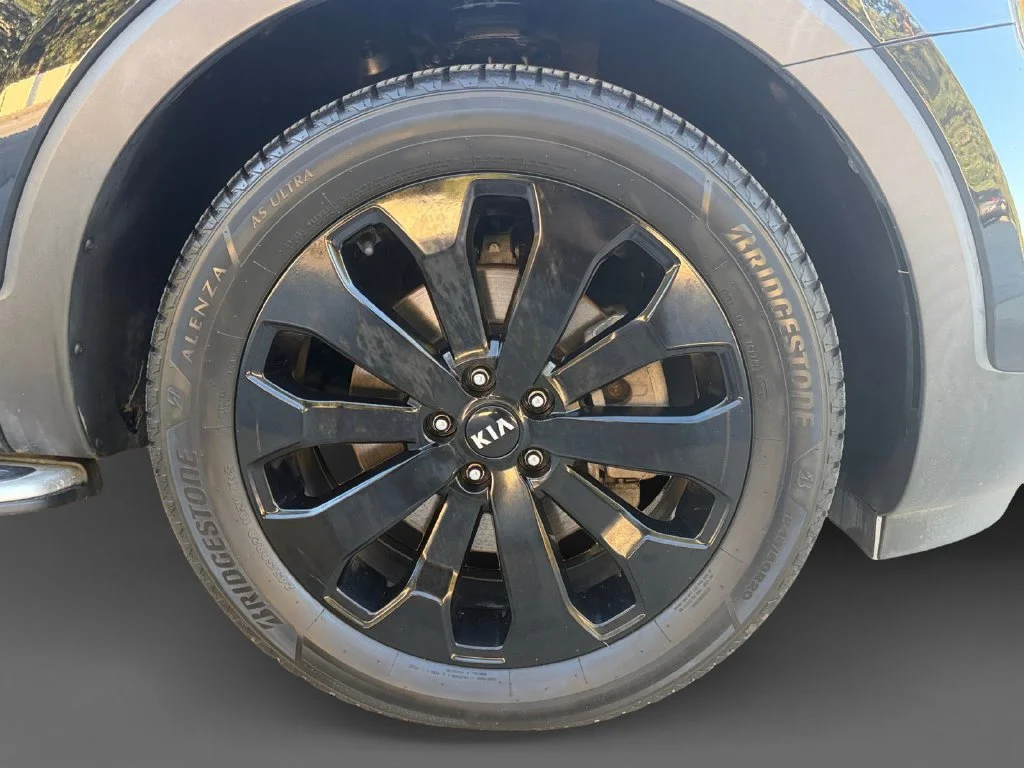 Used 2021 Black Kia S image 9