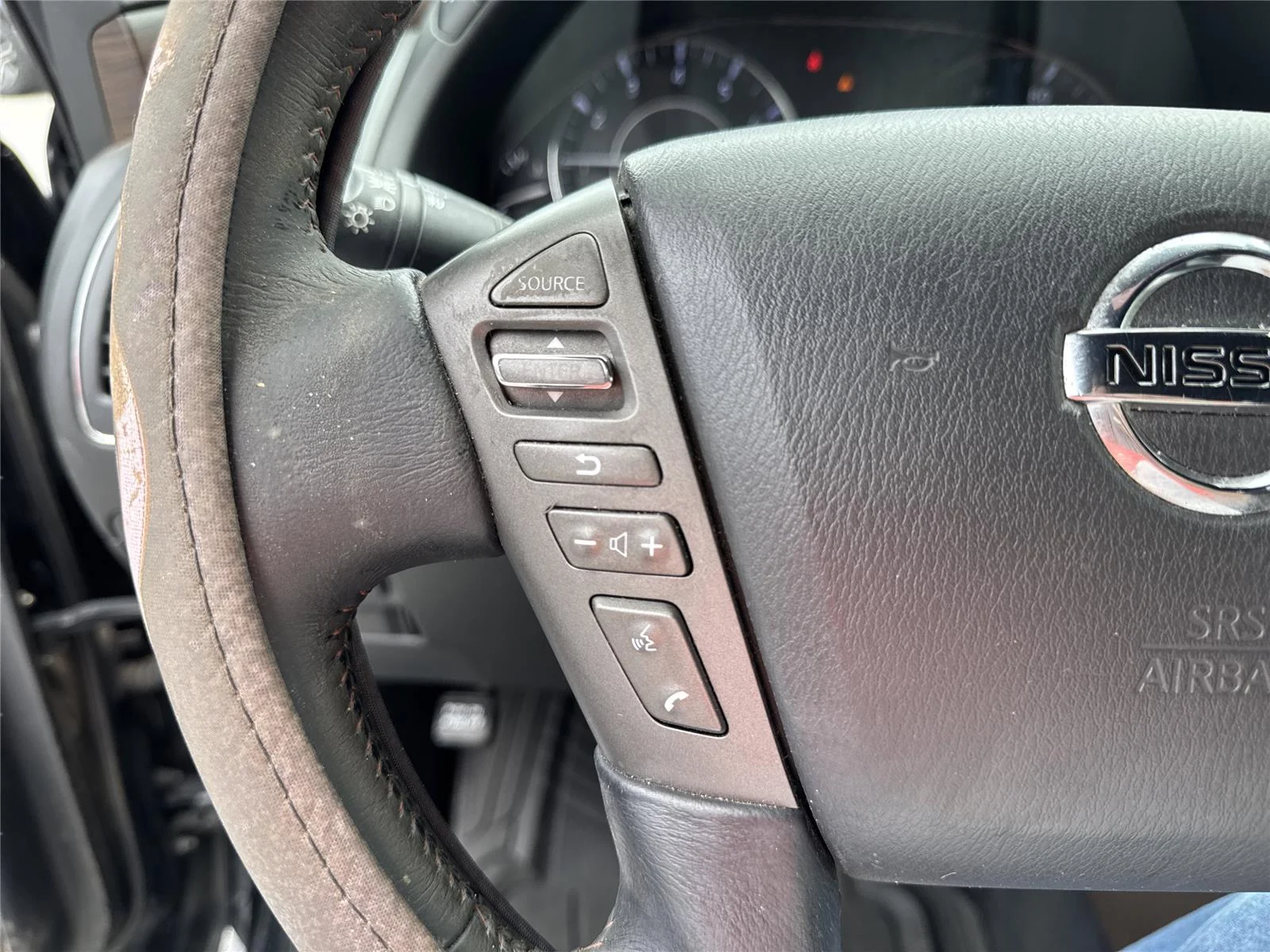 Used 2019 Super Black Nissan Platinum image 16
