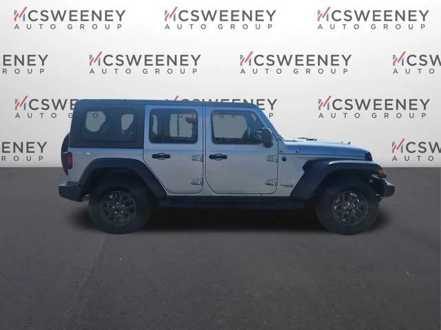 Used 2021 Silver Jeep Unlimited Sport image 6