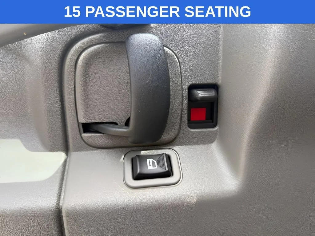 Used 2025 Summit White Chevrolet 1LT image 12