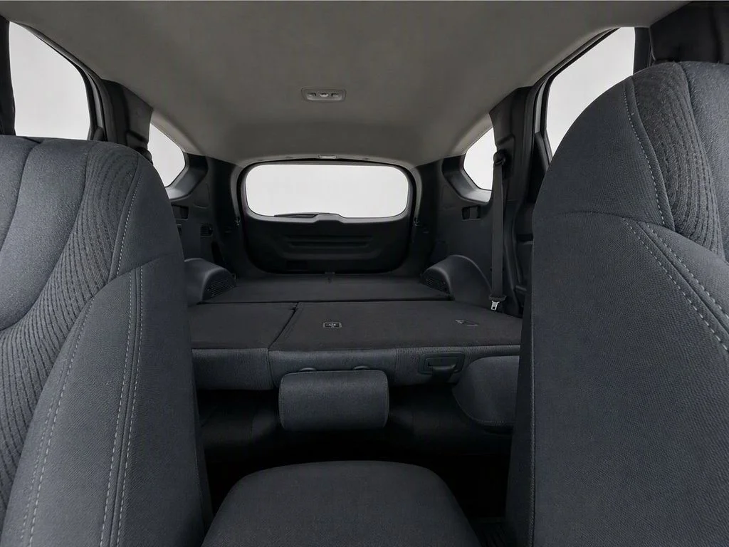 Used 2023 Silver Hyundai SEL image 17