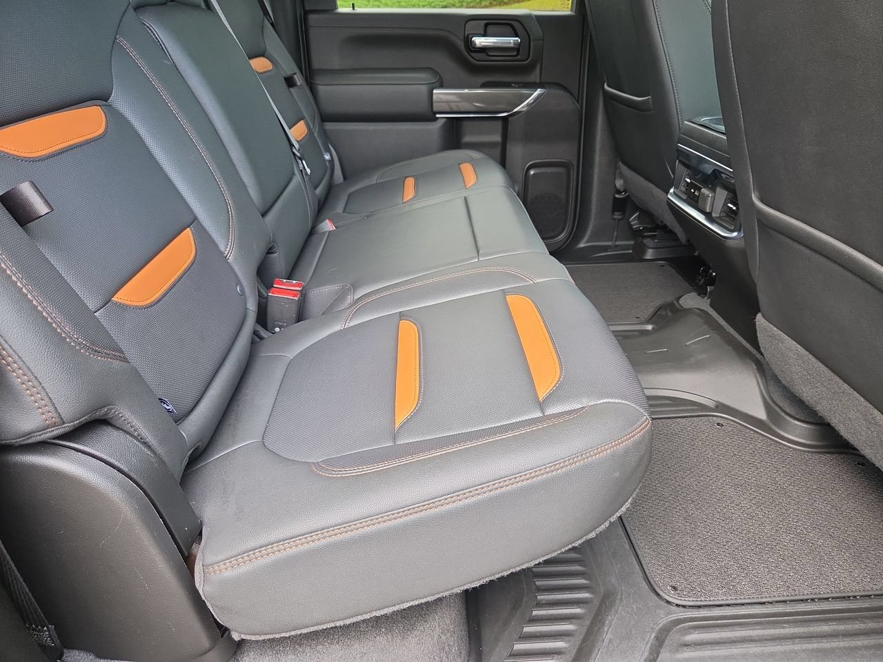 Used 2022 ONYX BLACK GMC AT4 image 27