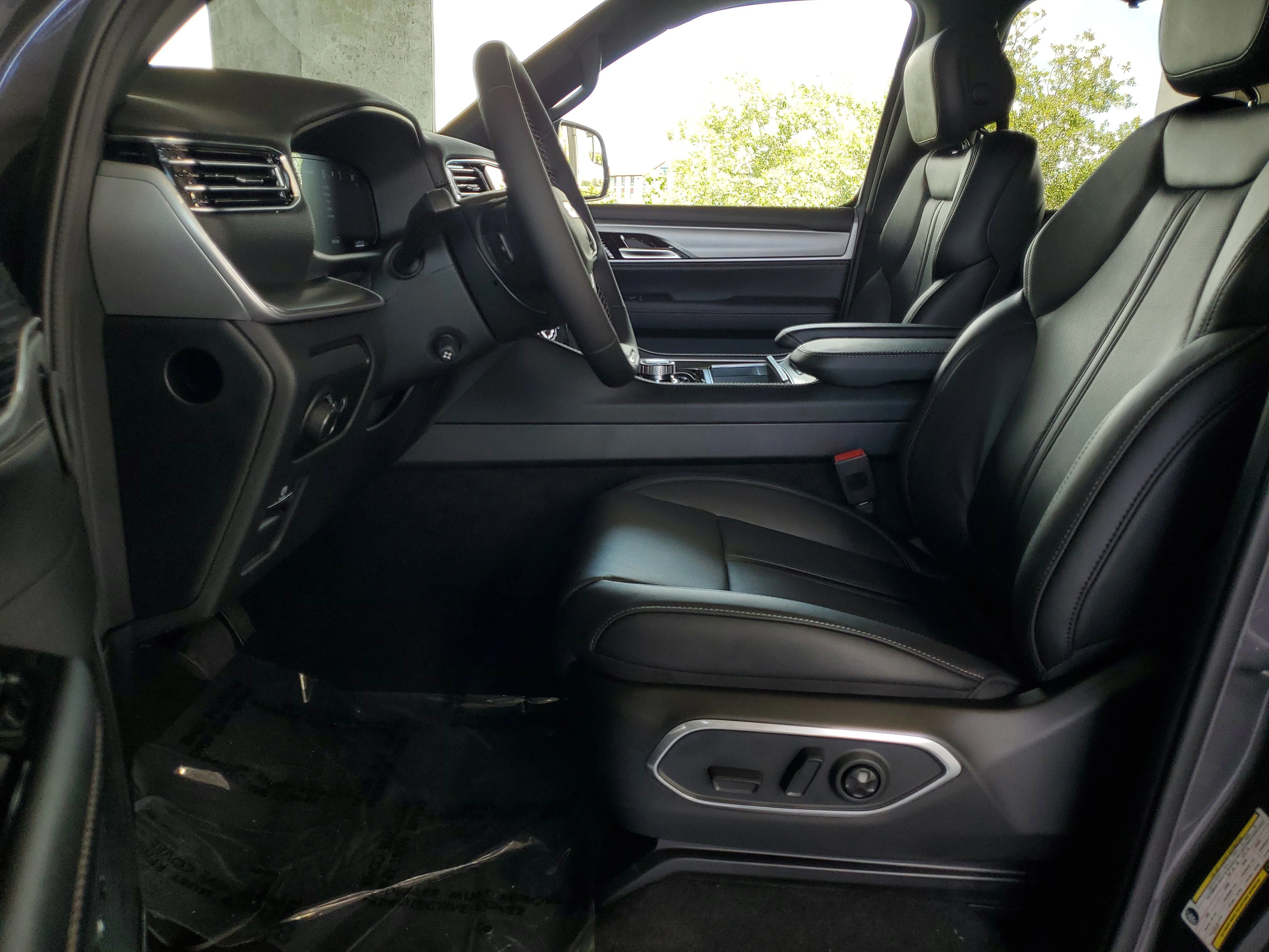 New 2026 Baltic-Gray Metallic Clear-Coat Exterior Paint Jeep Limited Altitude image 18