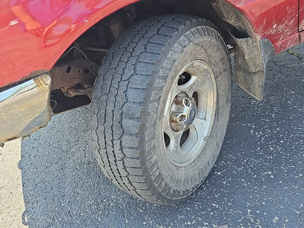 Used 2000 Red Ford XL image 35