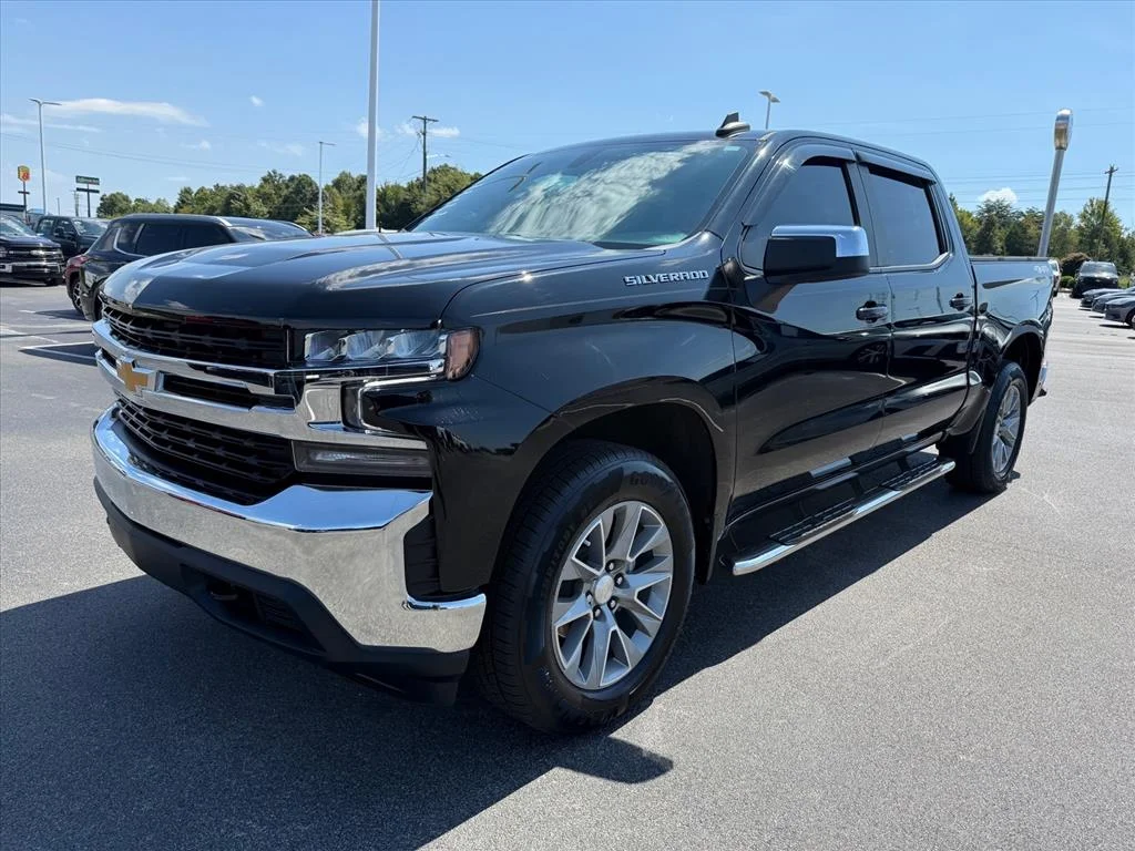 Used 2022 Mosaic Black Metallic Chevrolet LT image 4