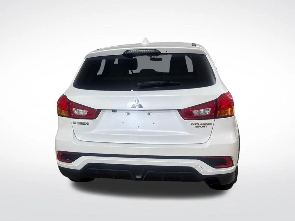 Used 2018 White Mitsubishi 2.0 ES image 4