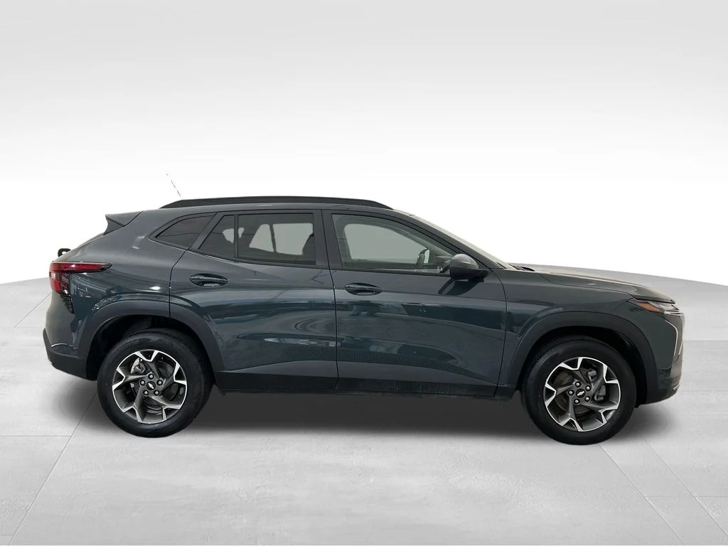 Used 2025 Gray Chevrolet LT image 6