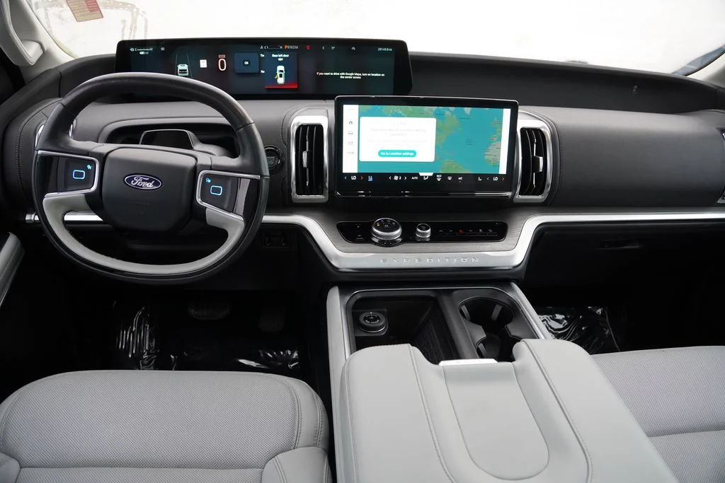 Used 2025 Silver Ford Platinum image 22