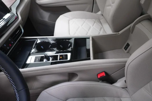 New 2026 Deep Black Pearl Volkswagen 2.0T SE w/Technology image 34