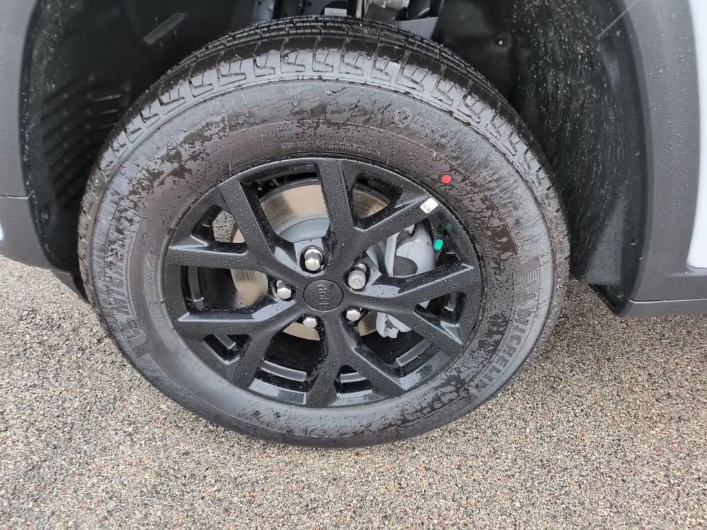New 2026 Bright White Clear-Coat Exterior Paint Jeep Laredo image 14