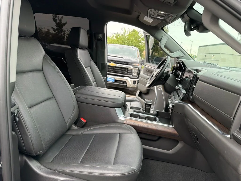 Used 2024 Silver GMC SLT image 22