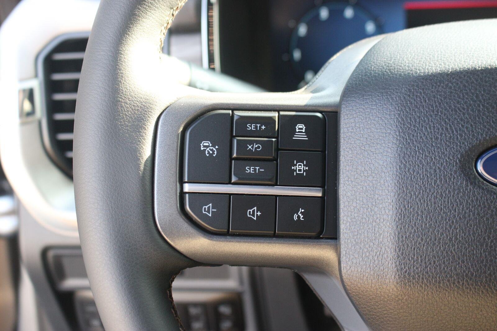 Used 2026 Silver Ford LARIAT image 23