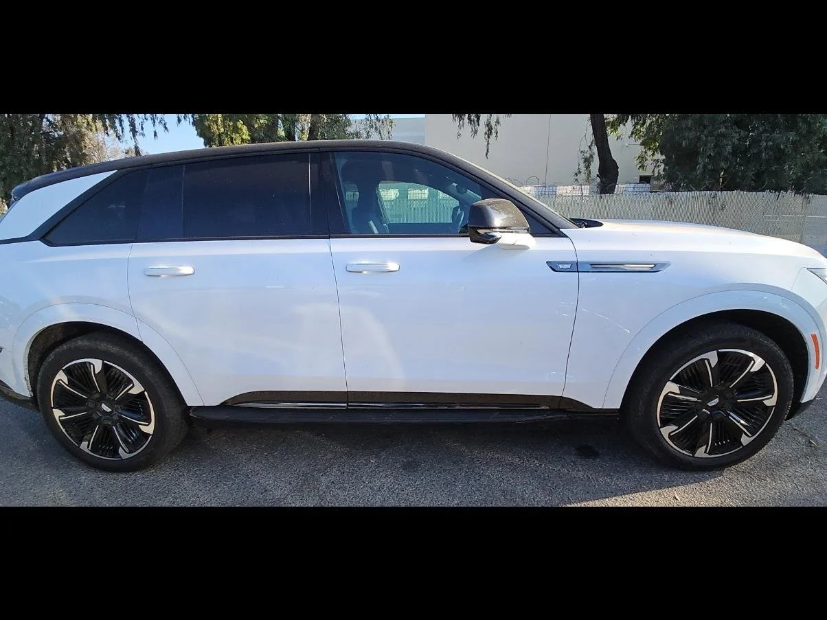 Used 2025 Summit White Cadillac Sport 1 image 20