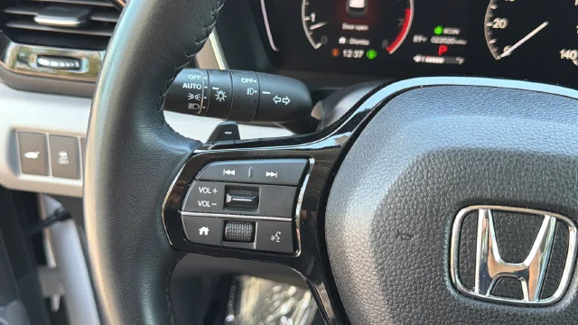 Used 2025  Honda EX-L image 22