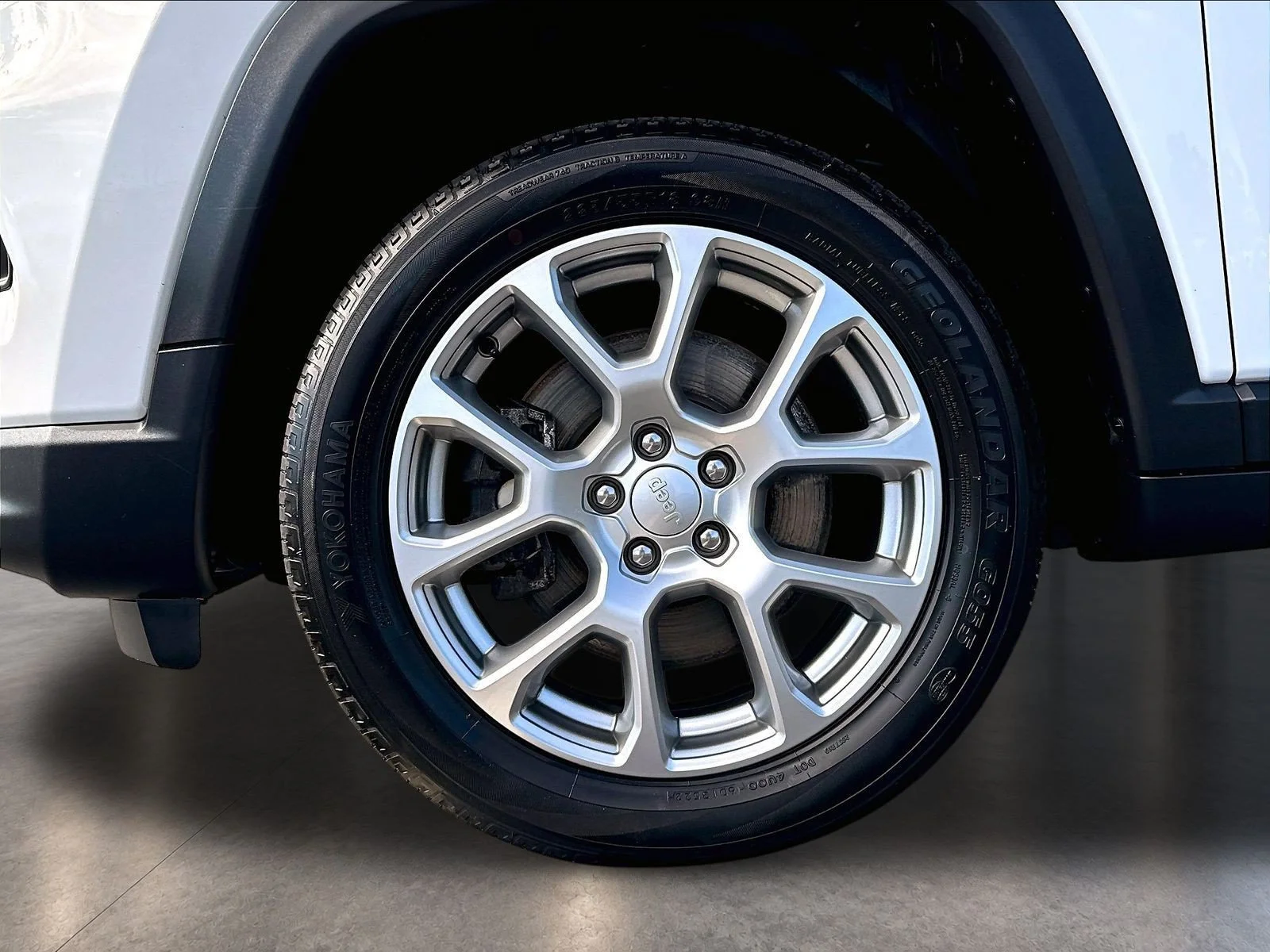 Used 2023 Bright White Clearcoat Jeep Latitude Lux image 35