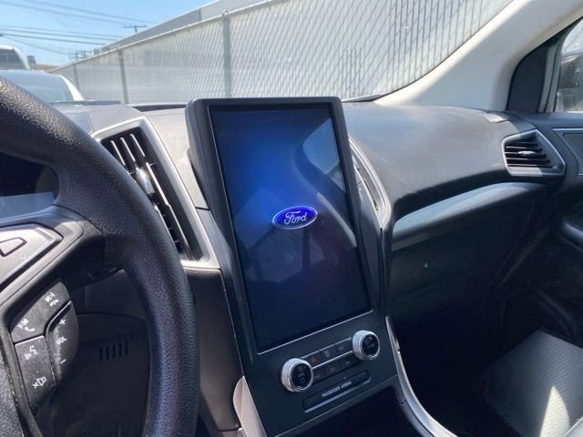 Used 2022 White Ford SE image 12