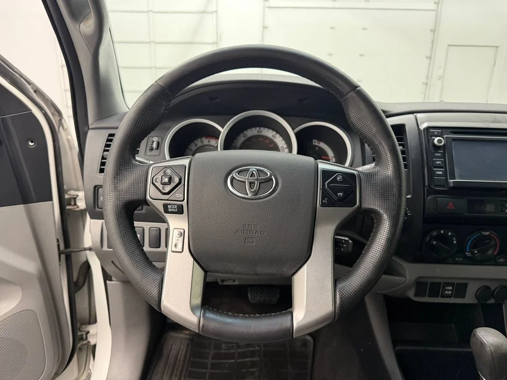 Used 2014 Super White Toyota Base V6 (A5) image 14