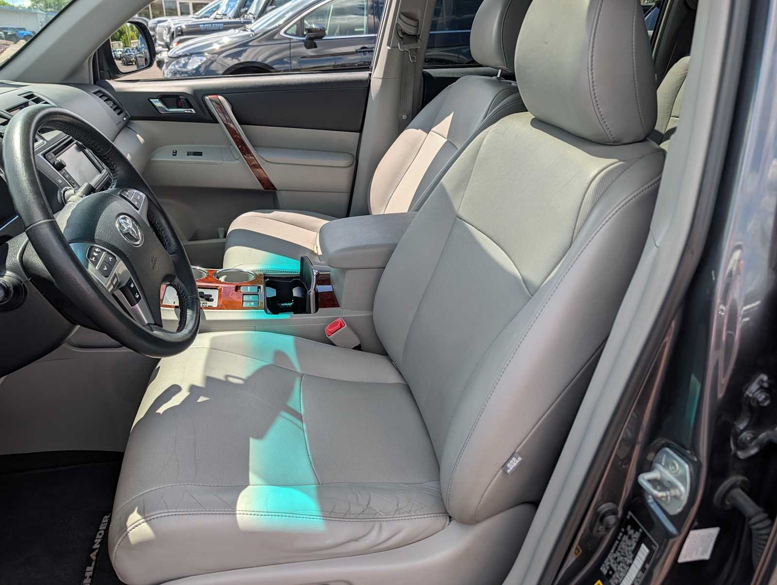 Used 2013 Magnetic Gray Metallic Toyota Limited image 9