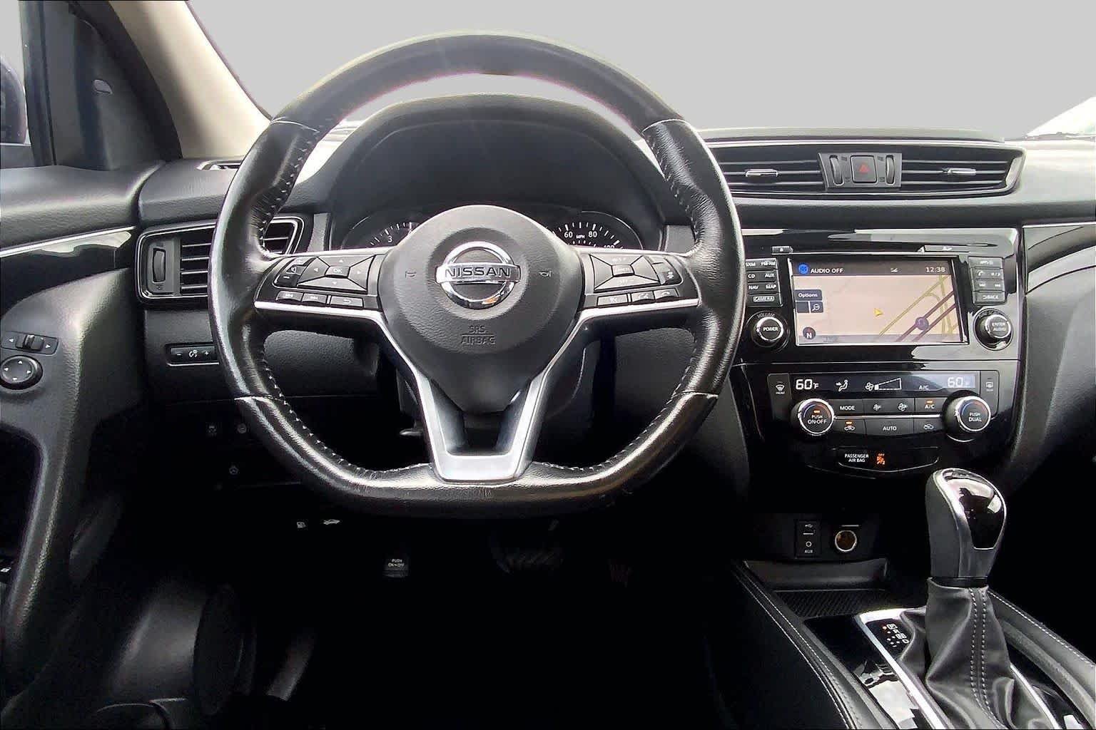 Used 2018 Gun Metallic Nissan SL image 6