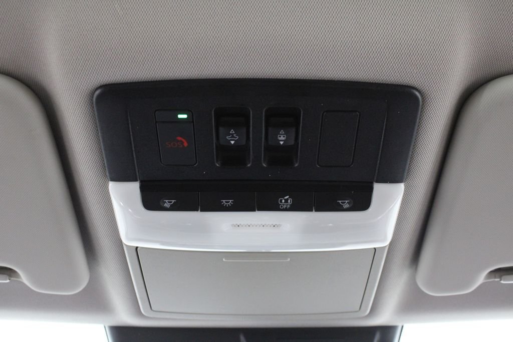 Used 2024 Red Mitsubishi SE image 21