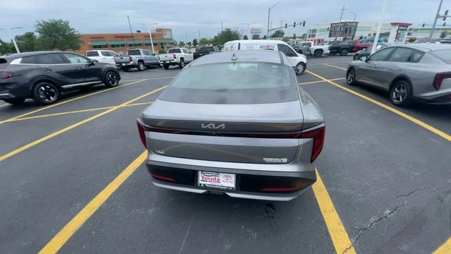 2025 Kia K4 LXS - Photo 9