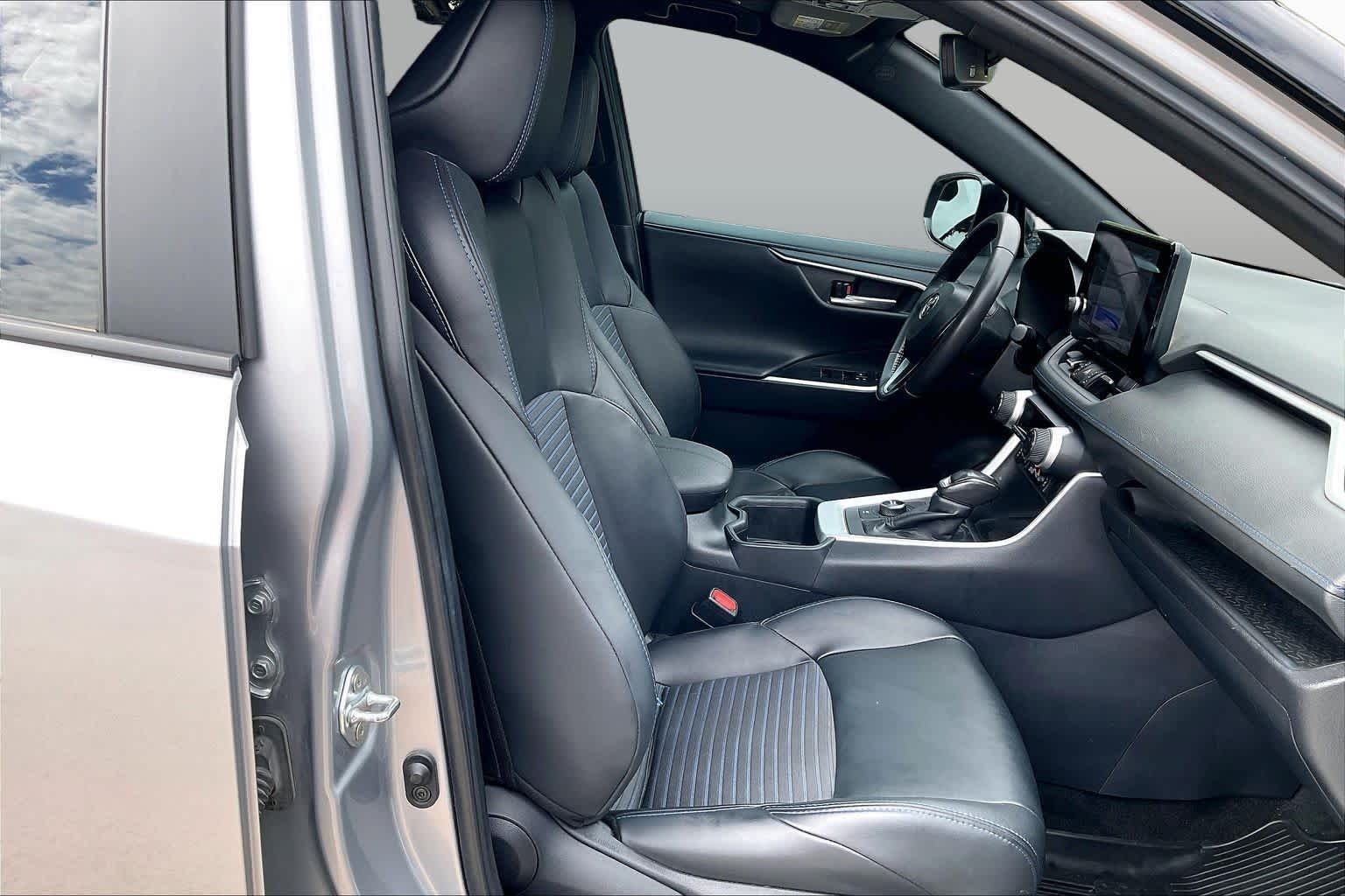 Used 2025 Silver Sky Metallic/Midnight Black Metallic Toyota Hybrid XSE image 9