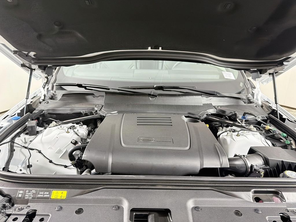 New 2026 Fuji White Land Rover S image 32