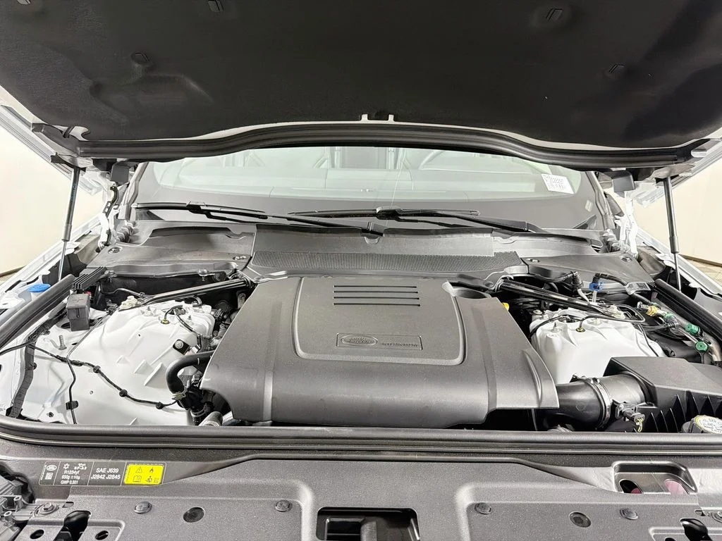 New 2026 Fuji White Land Rover S image 32