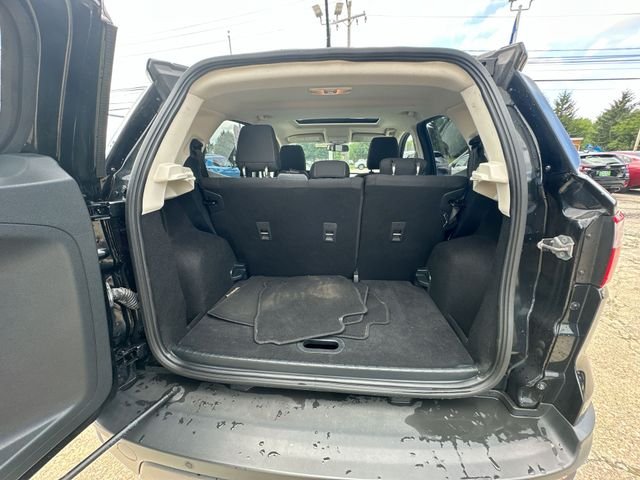 Used 2019 Black Ford SE image 28