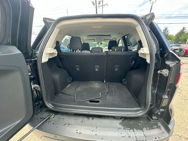 Used 2019 Black Ford SE image 28
