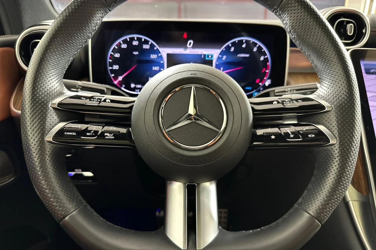 Used 2024 Nautical Blue Metallic Mercedes-Benz GLC 300 image 23