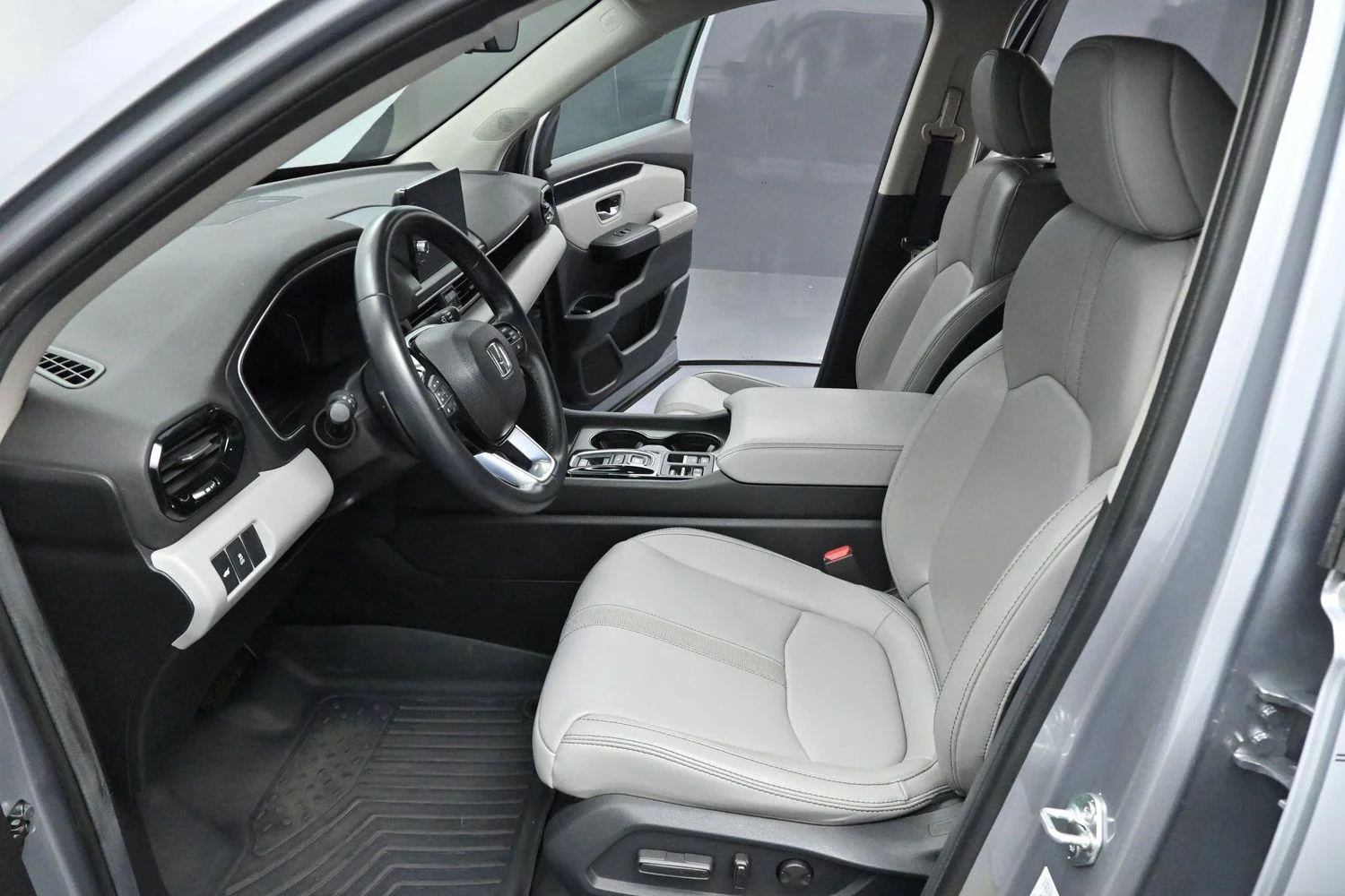 Used 2024 Lunar Silver Metallic Honda EX-L 7 Passenger image 12