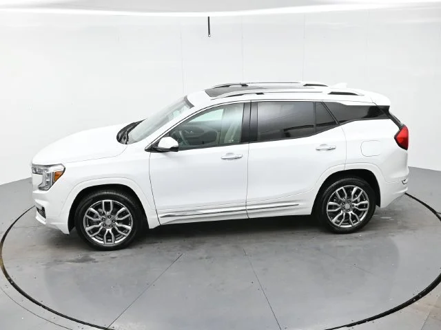 Used 2023 SUMMIT WHITE GMC Denali image 39