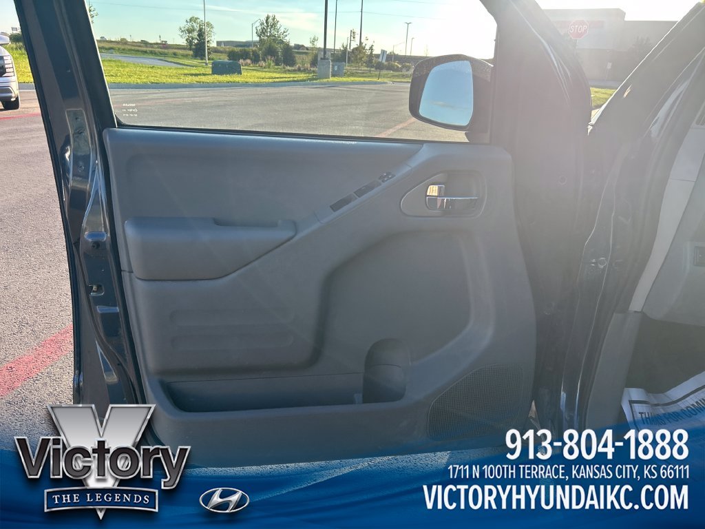 Used 2019 Blue Nissan SV image 11